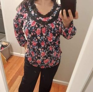 Rose print blouse with black lace collar